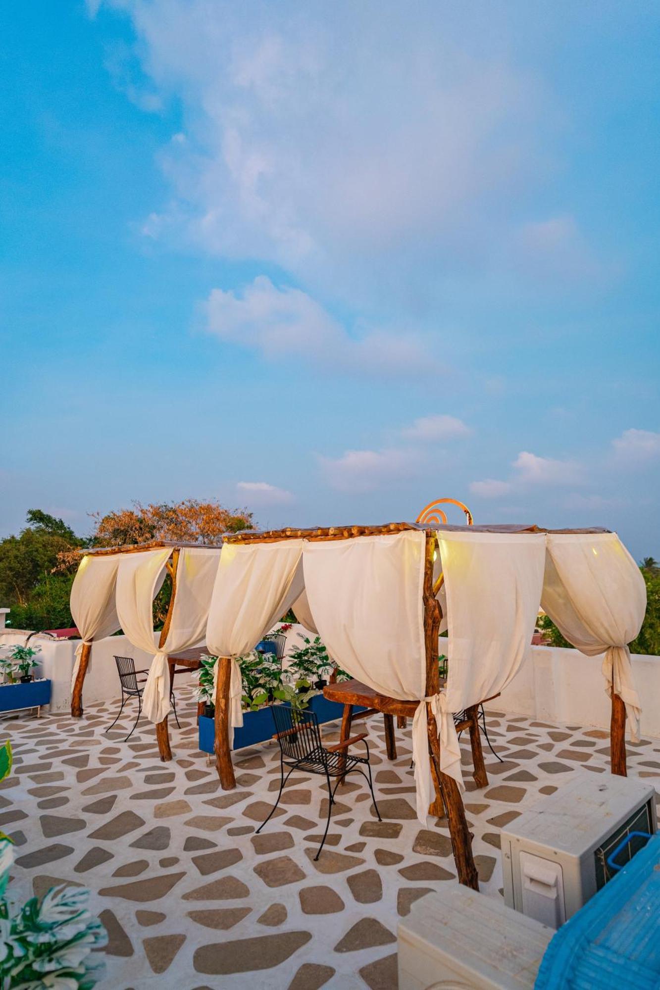 Conch Resort Luxury Private Pool Suites بونديتْشيري المظهر الخارجي الصورة