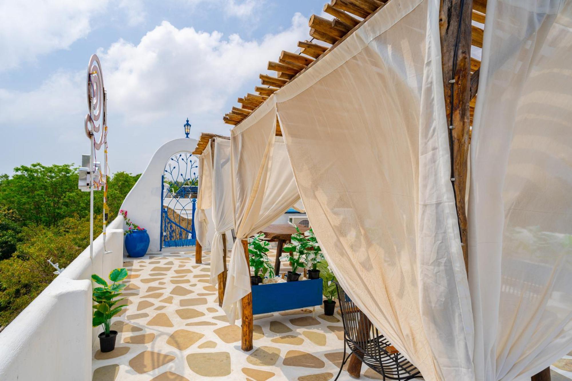 Conch Resort Luxury Private Pool Suites بونديتْشيري المظهر الخارجي الصورة