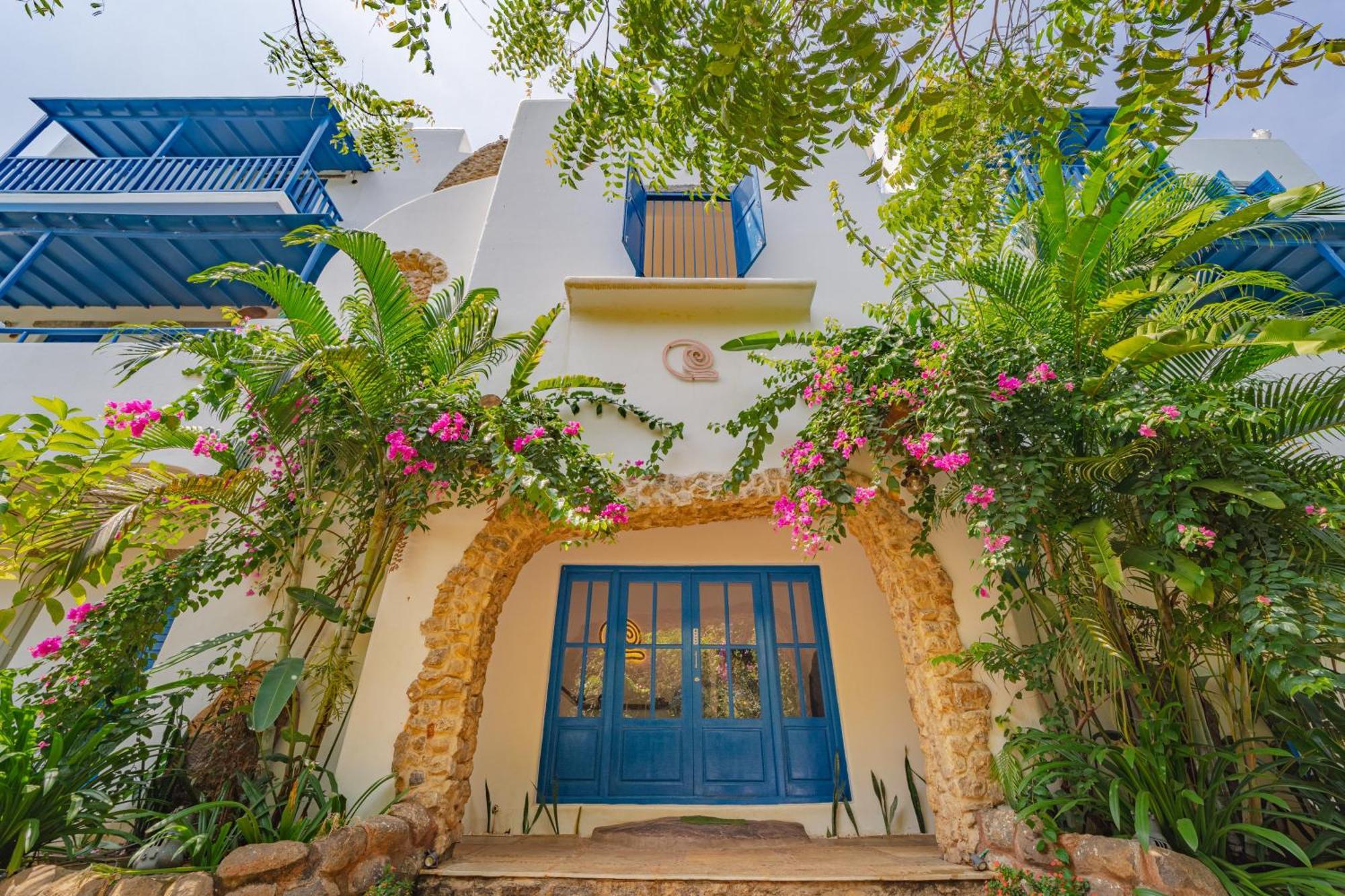 Conch Resort Luxury Private Pool Suites بونديتْشيري المظهر الخارجي الصورة